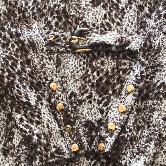 Skirt and sweater only worn once euc no flaws etc - Picture 5 of 6